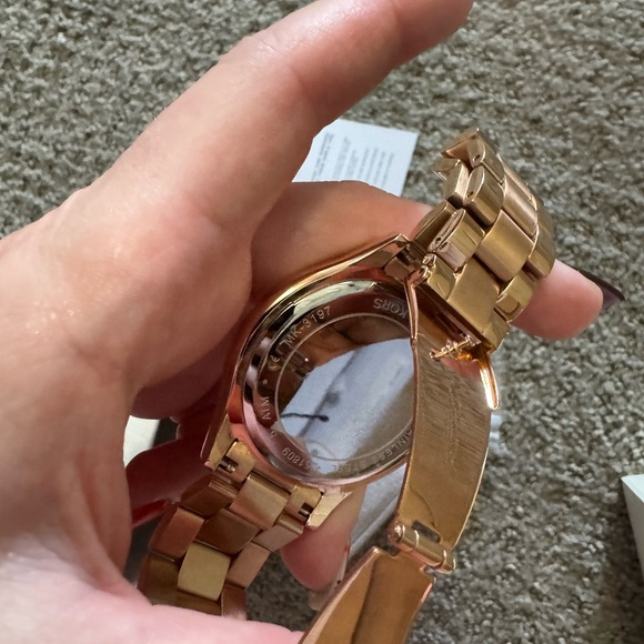 Michael Kors stainless steel watch in rose gold - Picture 3 of 6